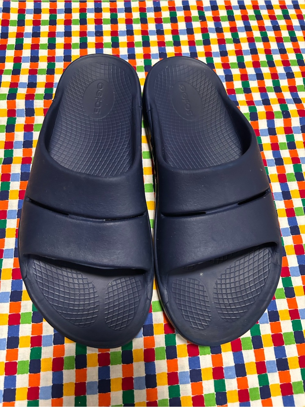 Womens OOFOS slid sandals 9